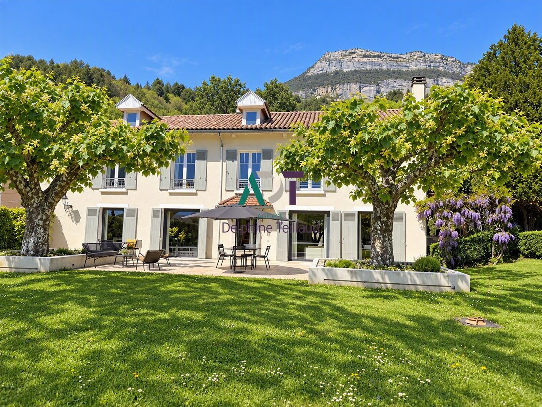Haus in Corenc, Auvergne-Rhone-Alpen, Frankreich 1 - 19065663