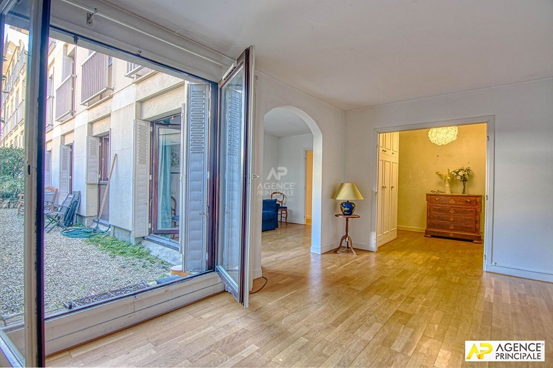 Apartment in Domaine National du Château, Versailles, France 3 - 19063846