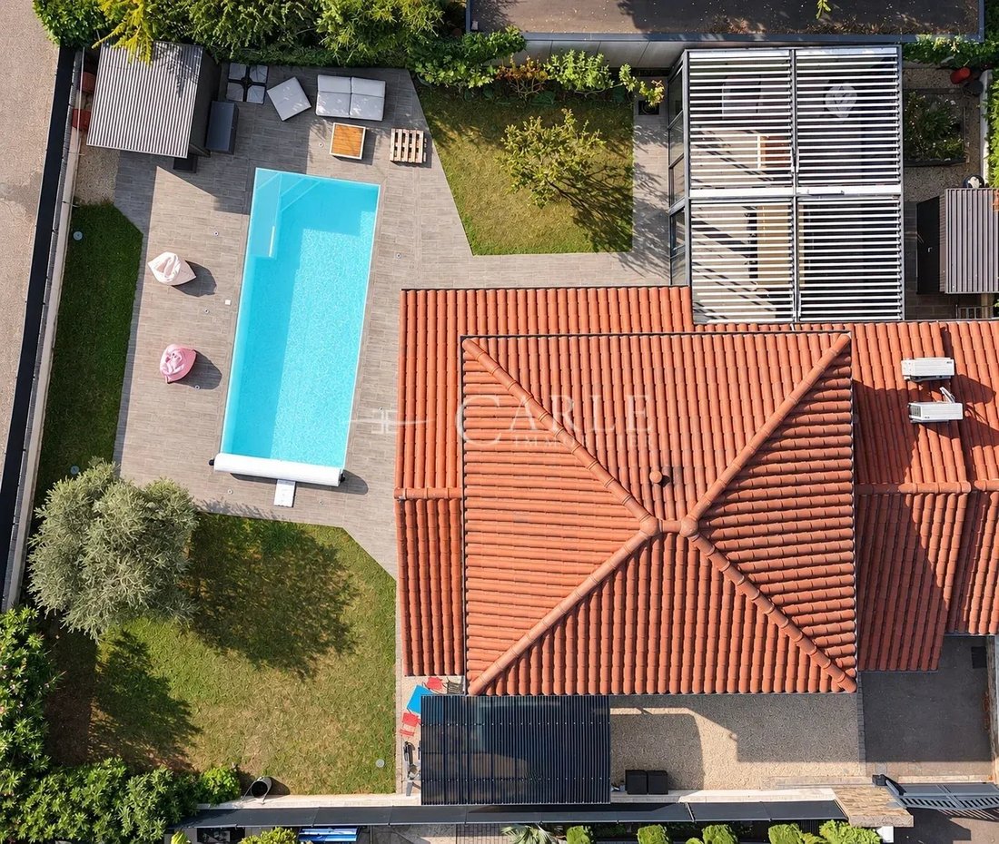 Villa a Genas, Auvergne-Rodano-Alpi, Francia 2 - 18392690