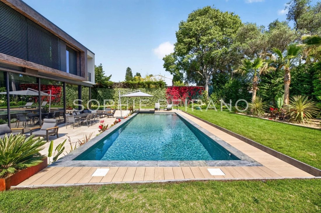 Villa in Antibes, Provence-Alpes-Côte d'Azur, France 2 - 19060576