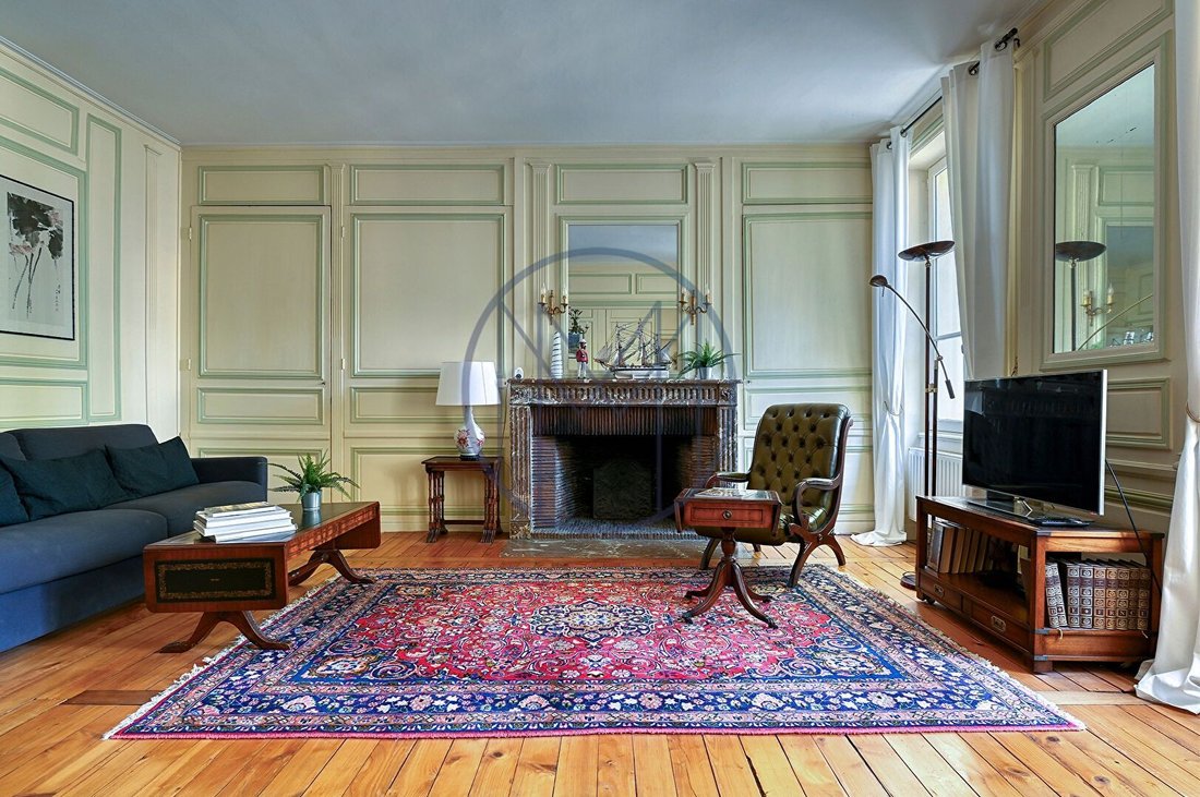 Apartment in Domaine National du Château, Versailles, France 3 - 19064077