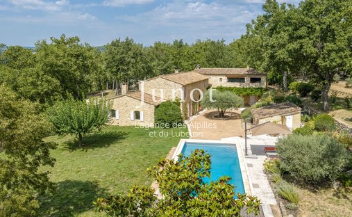 Country House in Lacoste, Provence-Alpes-Côte d'Azur, France 1