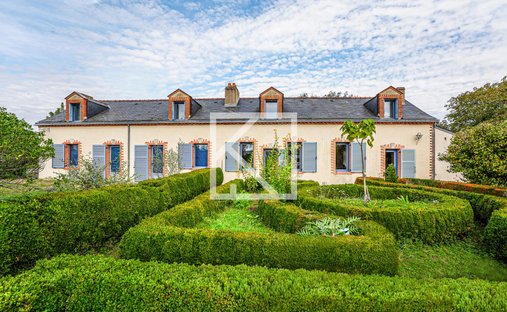 Casa a Beaucouzé, Paesi della Loira, Francia 1