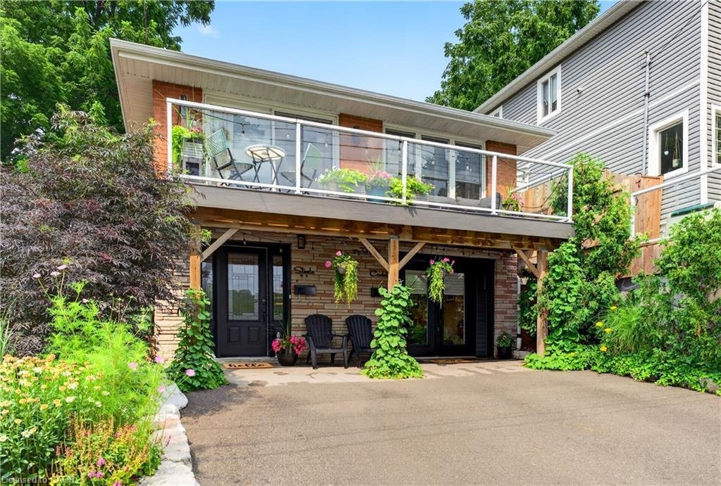 House in Hamilton, Ontario, Canada 2 - 19061474