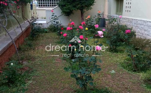 Land in Nea Smyrni, Attika, Griechenland 1