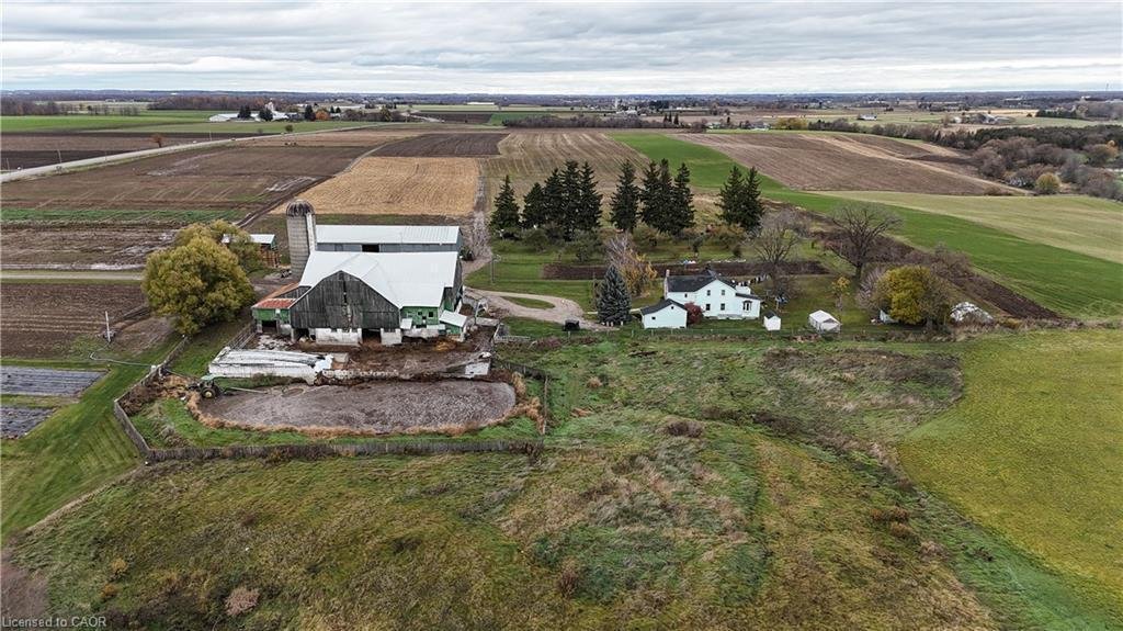 House in Woolwich, Ontario, Canada 2 - 19061493