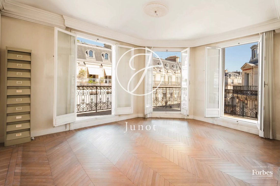 Apartment in Triangle d'Or, Paris 8e Arrondissement, Paris 4 - 19060113