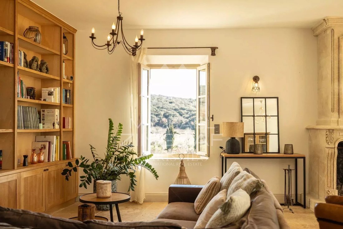 Landhaus in Saint-Saturnin-lès-Apt, Provence-Alpes-Côte d'Azur, Frankreich 3 - 16248651