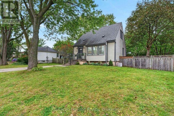 House in Burlington, Ontario, Canada 1 - 19061510