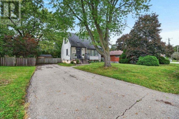 House in Burlington, Ontario, Canada 2 - 19061510