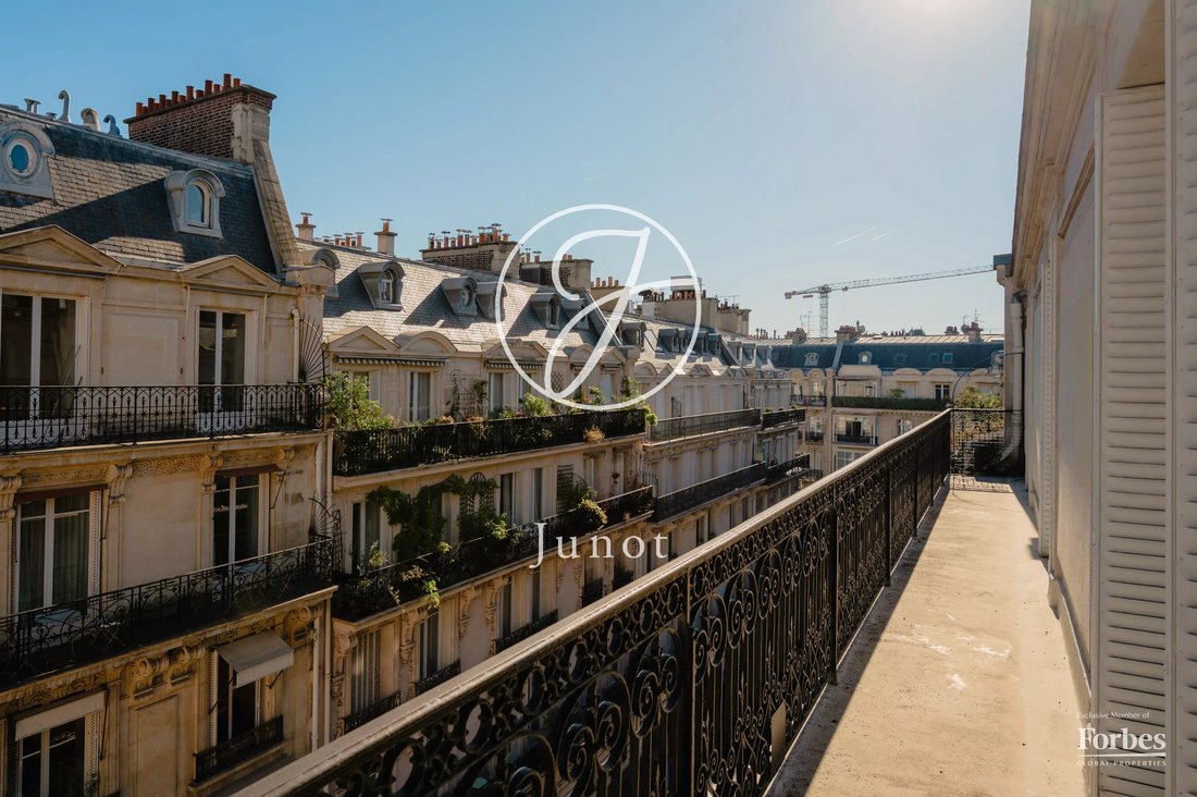 Apartment in Triangle d'Or, Paris 8e Arrondissement, Paris 3 - 19060113