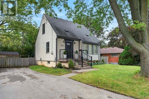 House in Burlington, Ontario, Canada 3 - 19061510