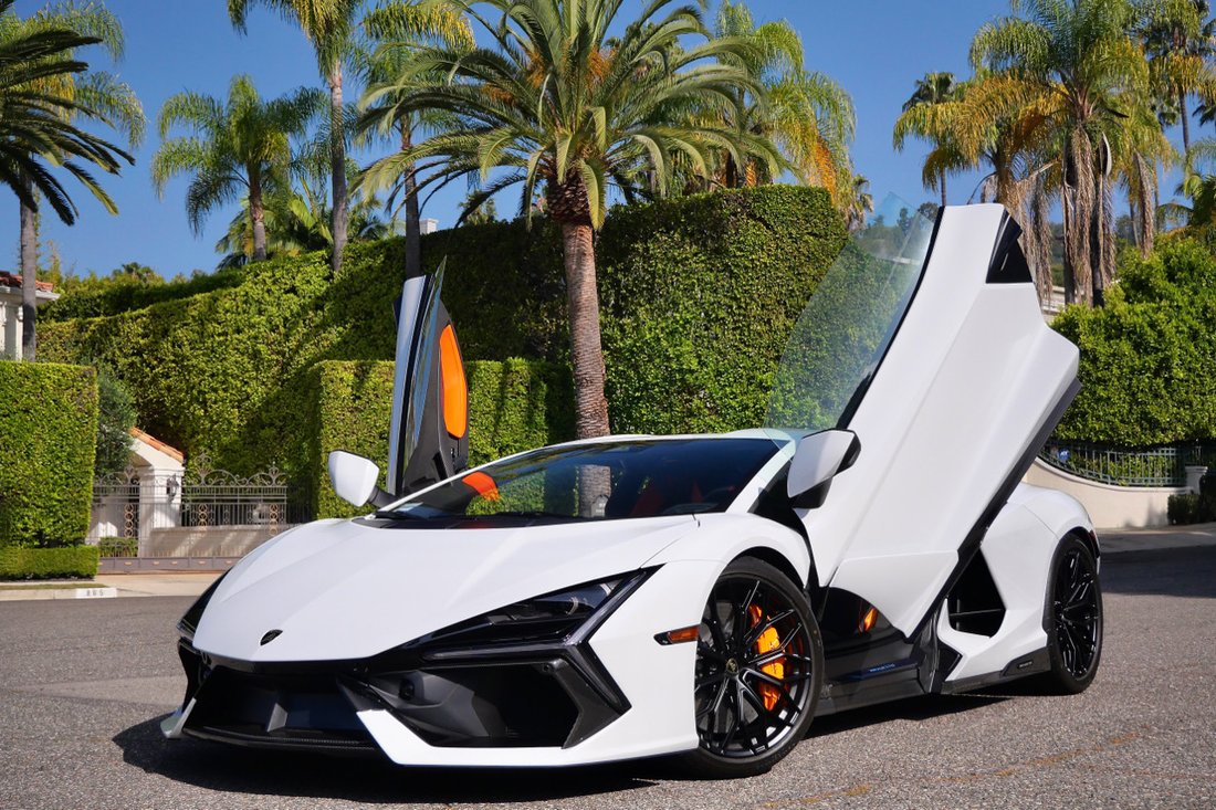 Coupe in West Hollywood, CA, United States 1 - 19061367