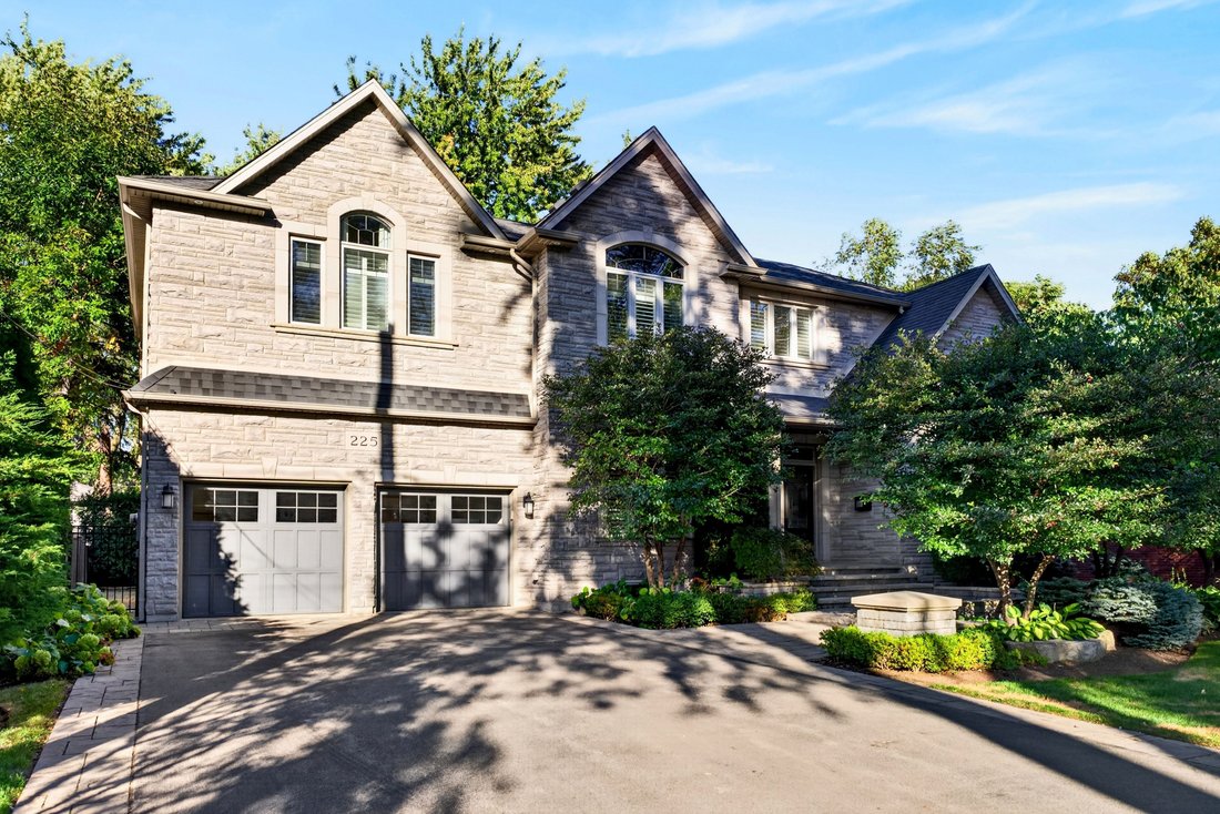 House in Burlington, Ontario, Canada 1 - 19061683