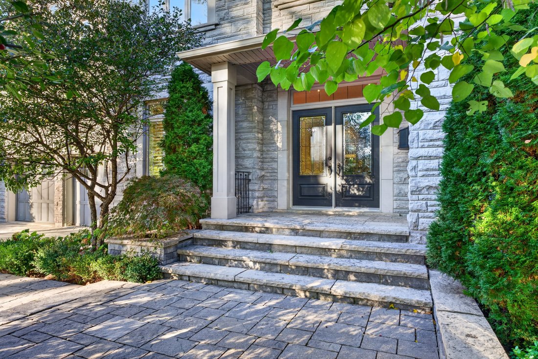 House in Burlington, Ontario, Canada 3 - 19061683