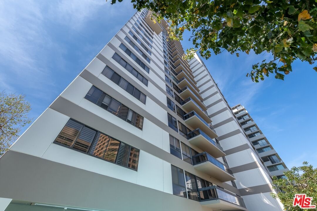Condo in Los Angeles, California, United States 2 - 19067457