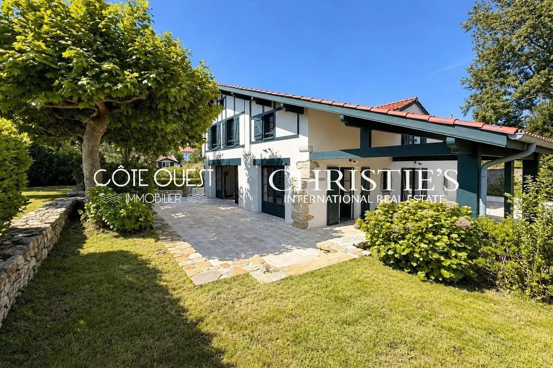Villa in Bidart, Nouvelle-Aquitaine, France 1 - 11369523
