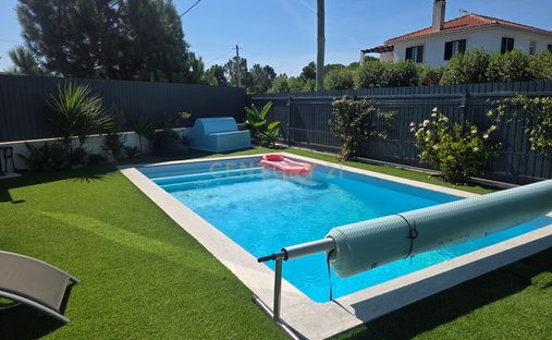 Villa in Lagoa De Albufeira, Setubal, Portugal 1