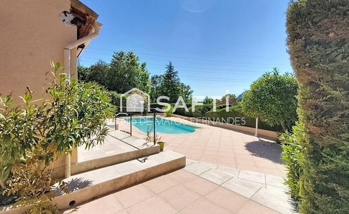 Casa a Bagnols-en-Forêt, Provenza-Alpi-Costa Azzurra, Francia 1
