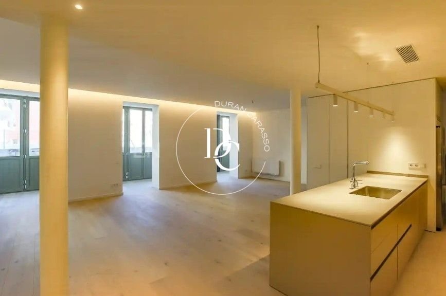Wohnung in Eixample, Barcelona, Spanien 4 - 19067188