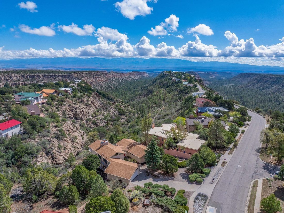 House in Los Alamos, New Mexico, United States 2 - 19066040