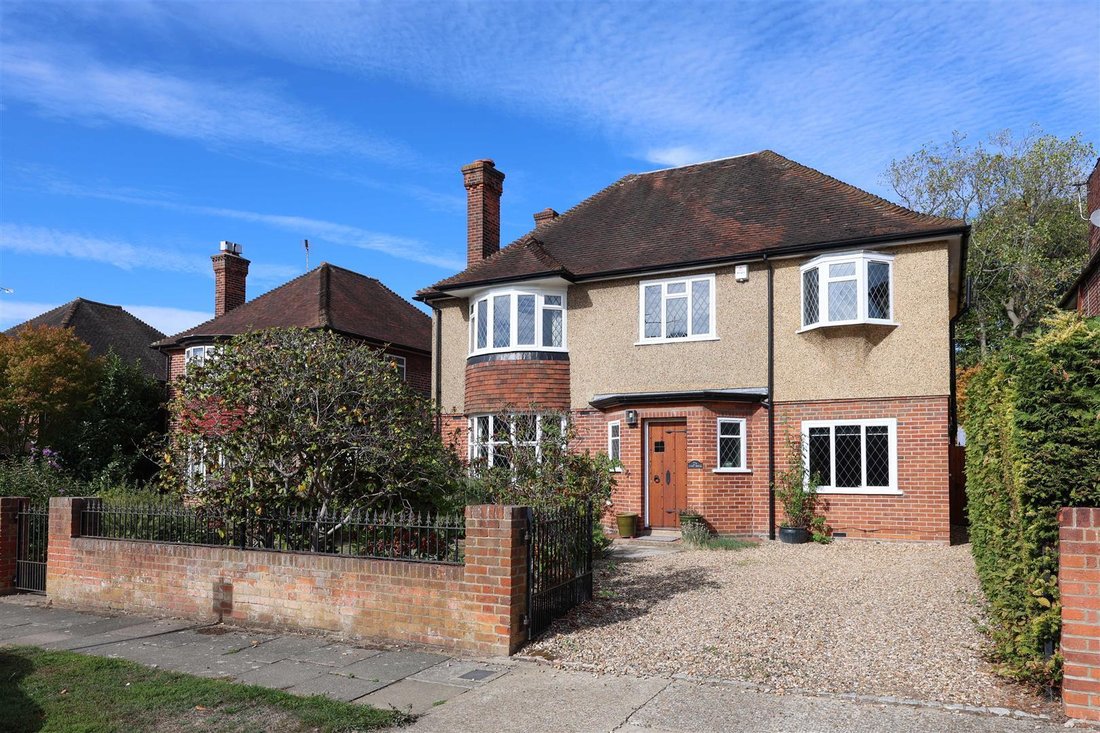 Haus in Willowbank, Hillingdon, England 1 - 19066352