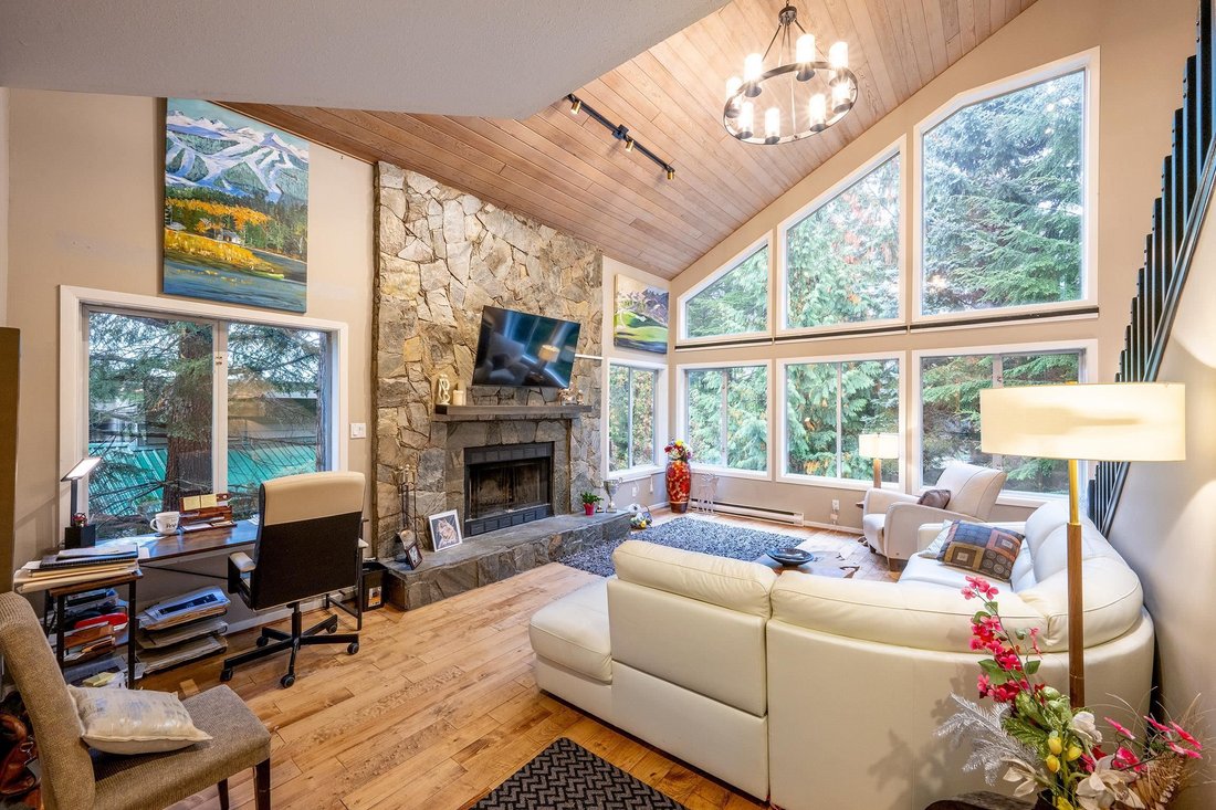 House in Whistler, British Columbia, Canada 3 - 19066973