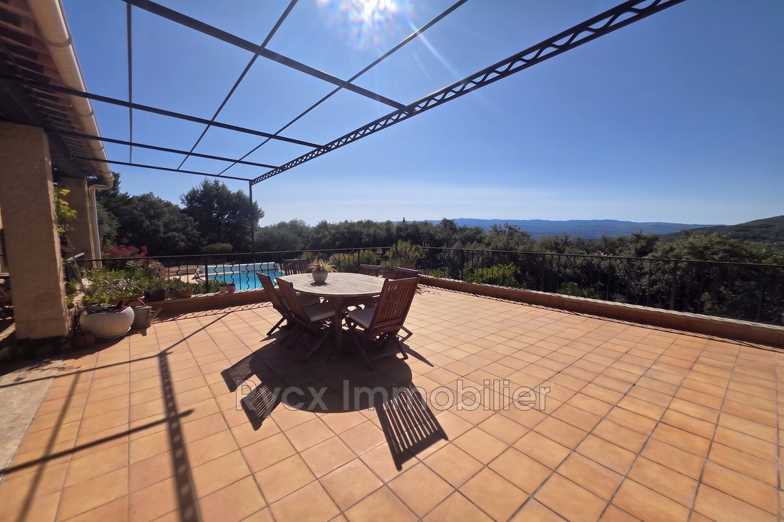 Villa en Saint-Saturnin-lès-Apt, Provenza-Alpes-Costa Azul, Francia 1 - 19066802