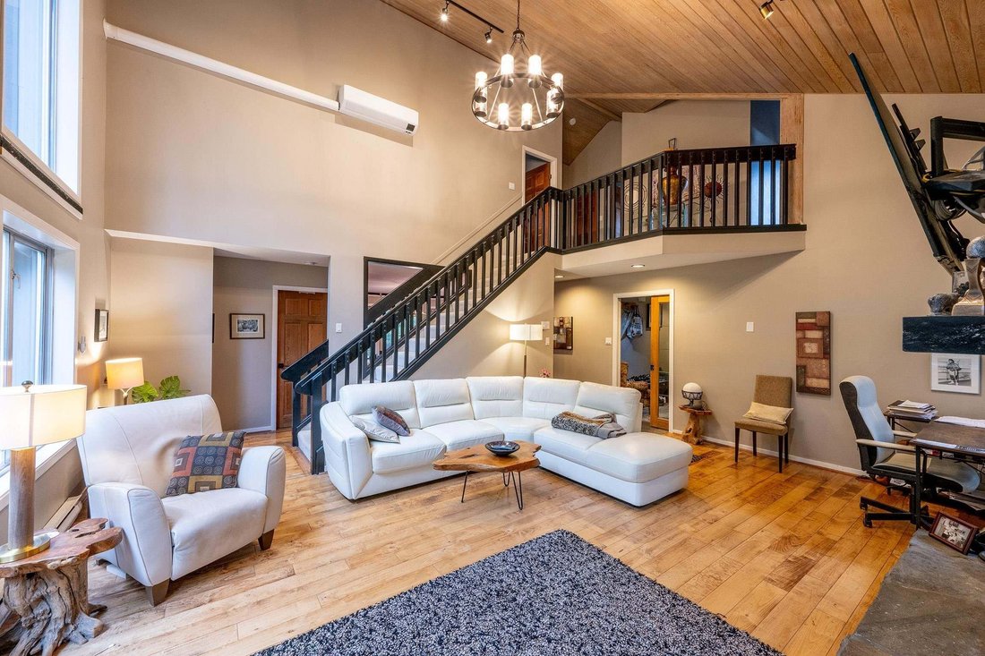 House in Whistler, British Columbia, Canada 5 - 19066973