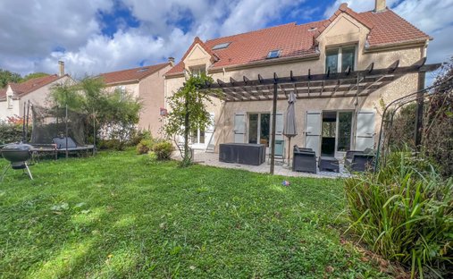 Maison à Le Mesnil-Saint-Denis, Île-de-France, France 1