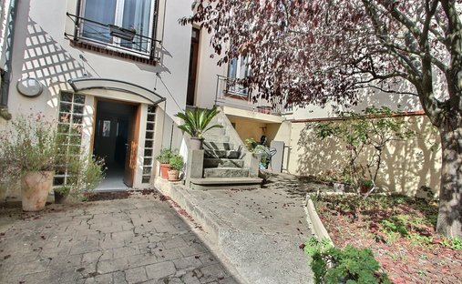 Villa in Centre, Nanterre, France 1