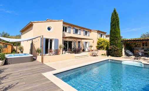 House in Cheval-Blanc, Provence-Alpes-Côte d'Azur, France 1