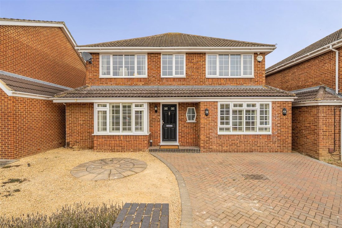 House in Pinkneys Green, England 1 - 19066429
