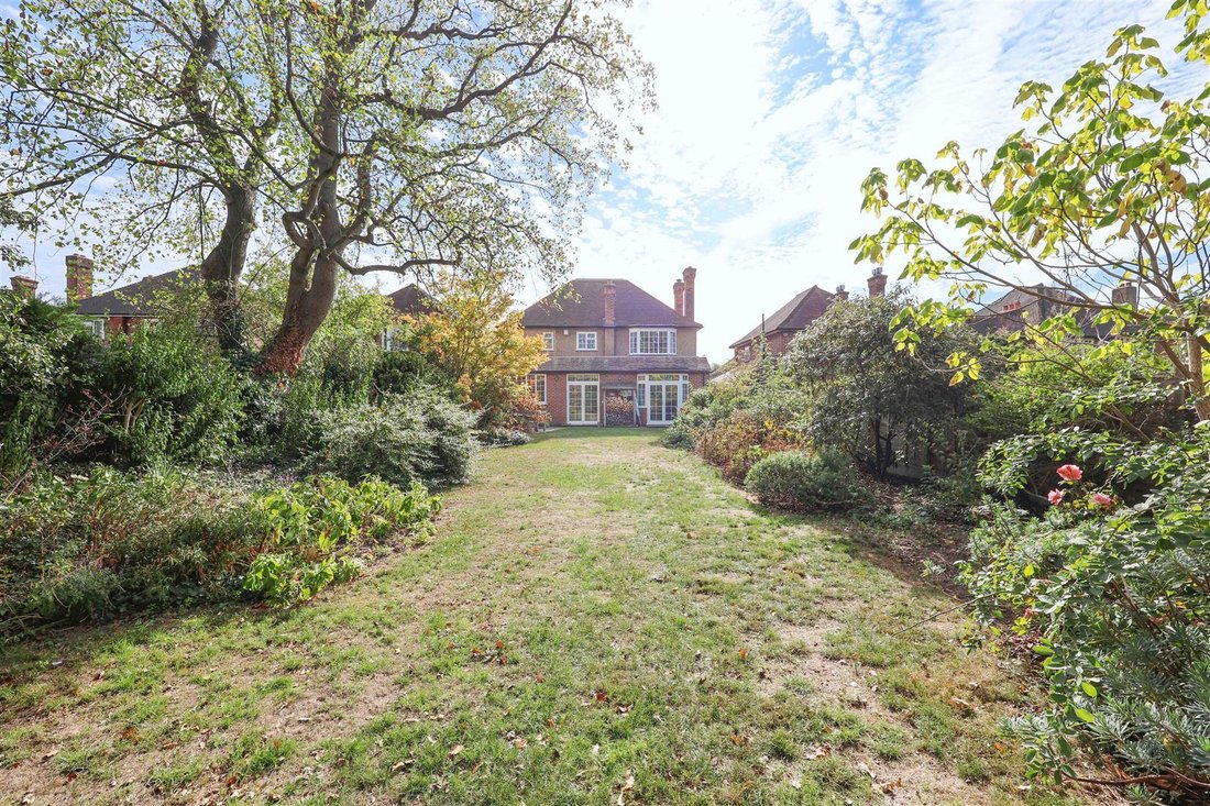 Haus in Willowbank, Hillingdon, England 3 - 19066448
