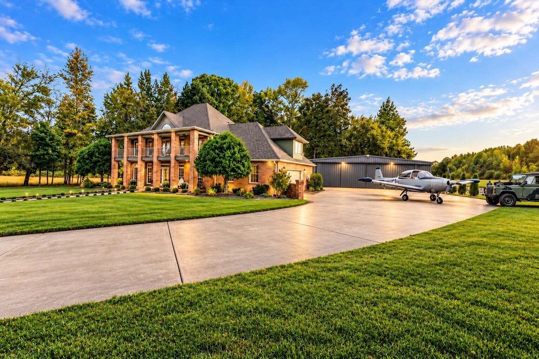 House in Tullahoma, Tennessee, United States 1 - 19066094
