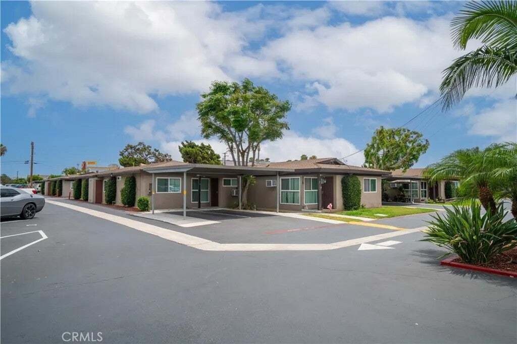 Placentia, California, United States 5 - 19066522