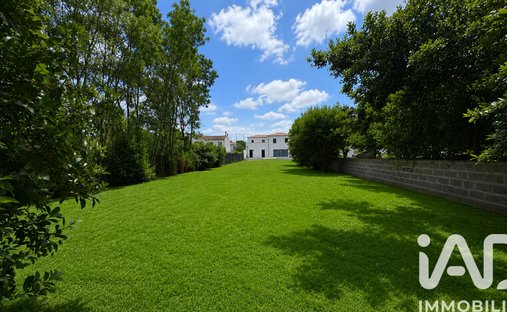 Maison à La Beaume-Avant Garde, Rochefort, France 1