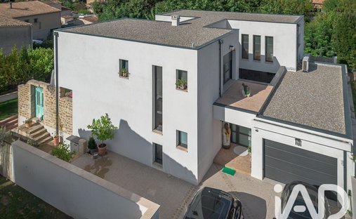 House in Nord et Ouest, Eyguières, France 1