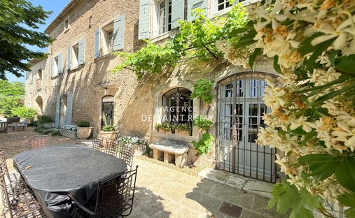 Villa in Paradou, Provence-Alpes-Côte d'Azur, France 1