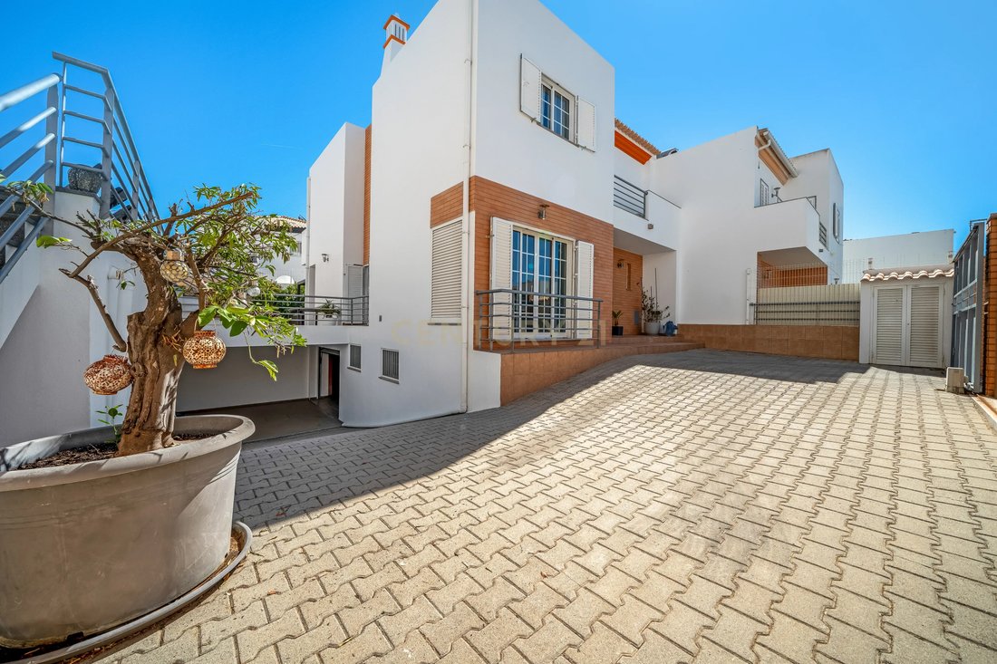 Villa in Olhos de Agua, Algarve, Portugal 1 - 19066877