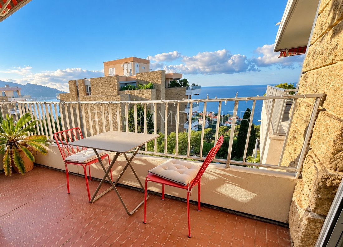 Apartment in Bompard, 7e Arrondissement, Marseille 2 - 19067094