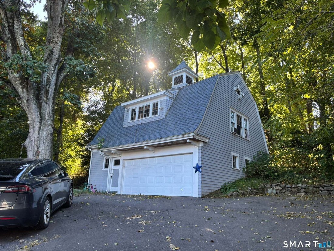 House in Naugatuck, Connecticut, United States 5 - 19066151
