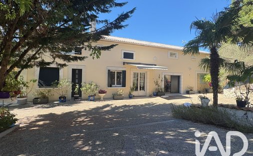 Maison à L'Isle-d'Espagnac, Nouvelle-Aquitaine, France 1