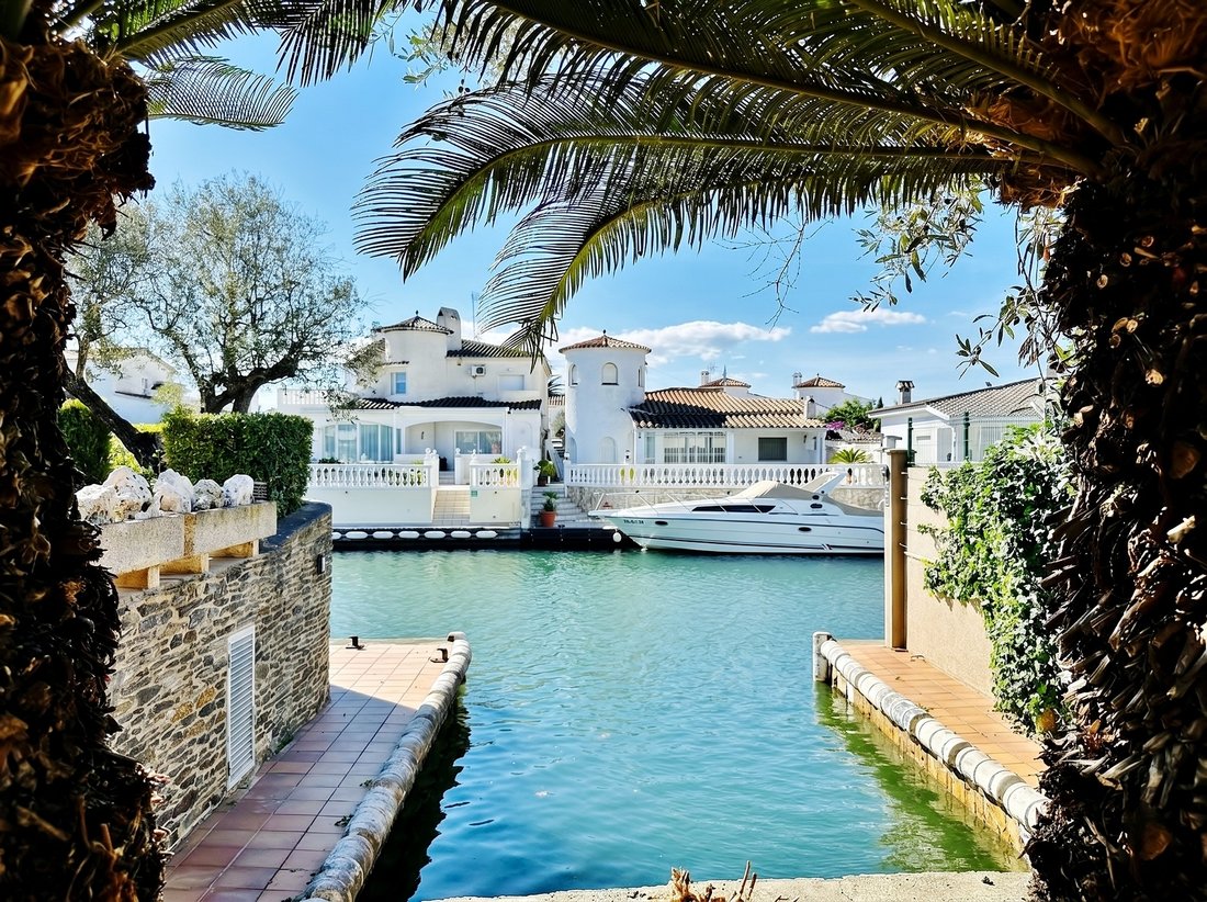 Villa in Empuriabrava, Catalonia, Spain 3 - 19067077
