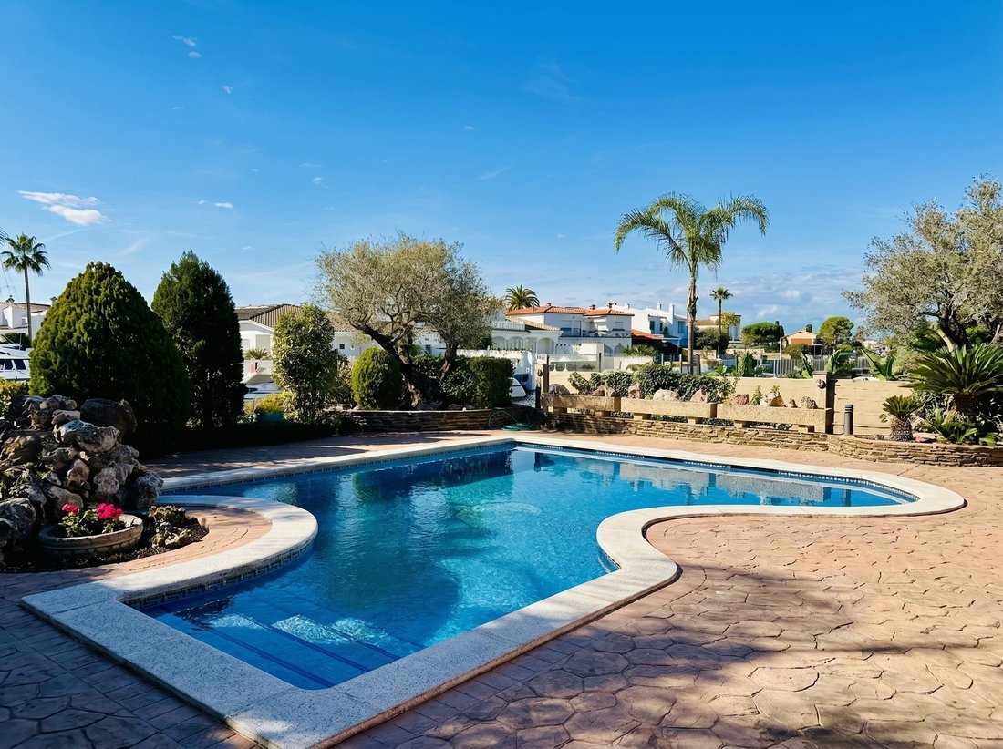 Villa in Empuriabrava, Catalonia, Spain 5 - 19067077