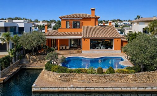 Villa in Empuriabrava, Katalonien, Spanien 1