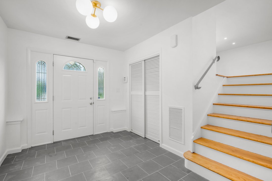 House in Yonkers, New York, United States 4 - 19068096