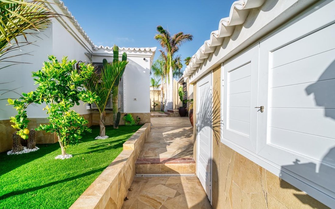 Villa in Costa Adeje, Adeje, Canary Islands 3 - 19068247