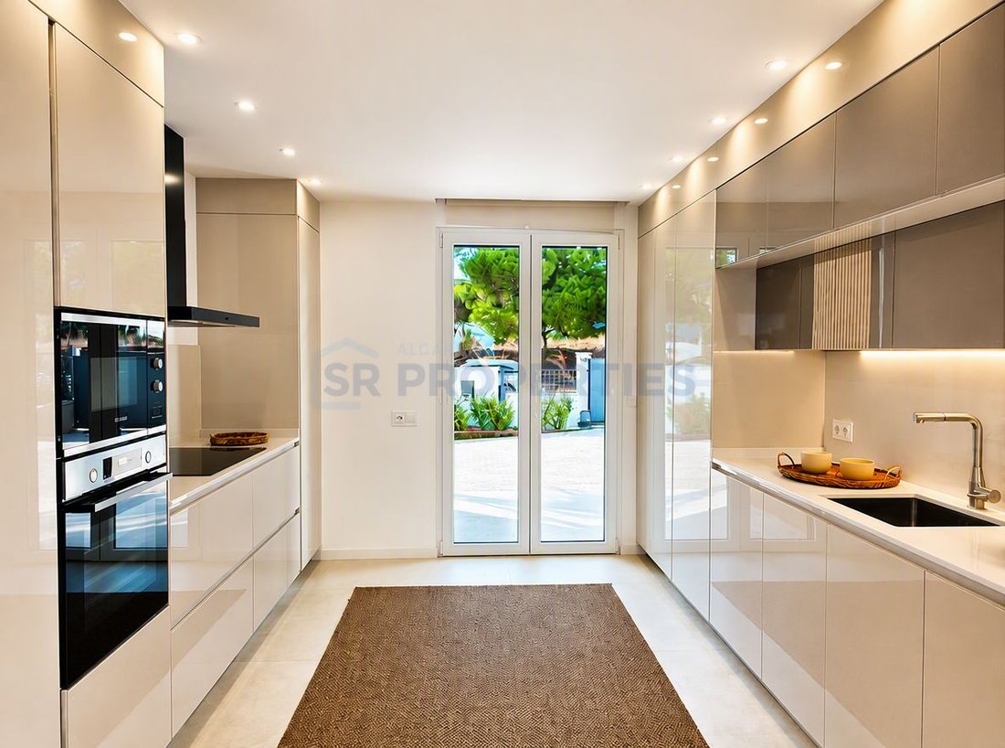 House in Quarteira, Algarve, Portugal 1 - 18493355