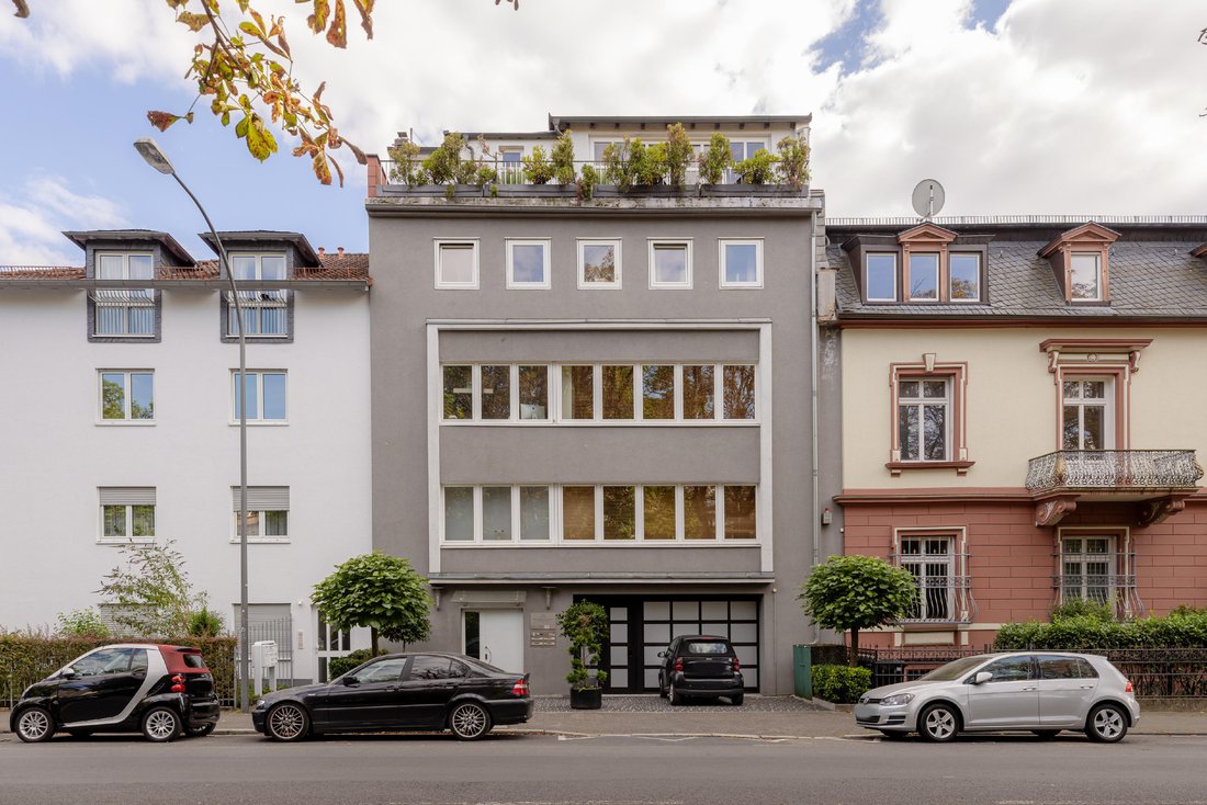 Frankfurt am Main, Hessen, Germany 1 - 19069600